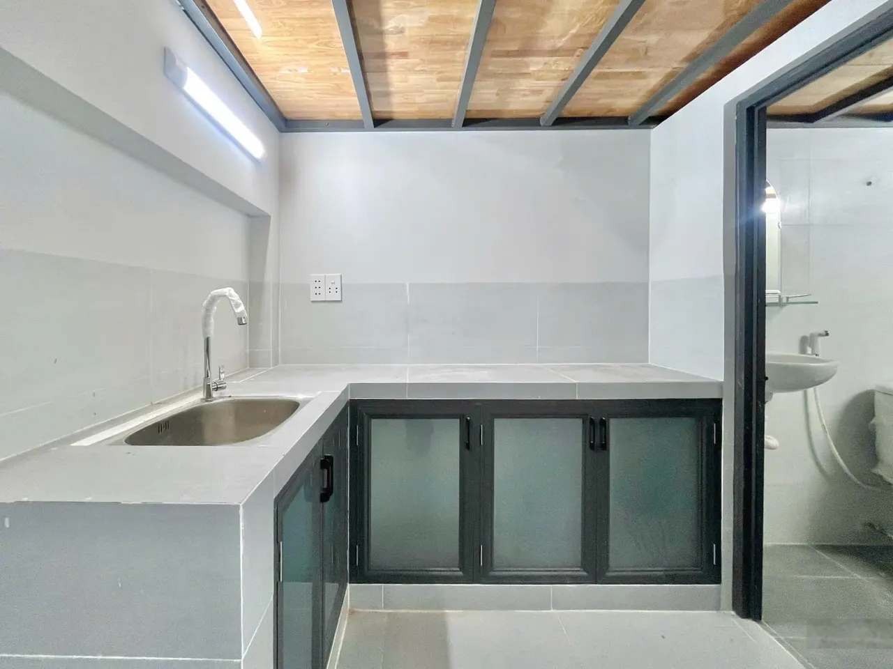 Khai trương nhà mới xây Thoại Ngọc Hầu - Full nội thất, thang máy gần Đầm Sen