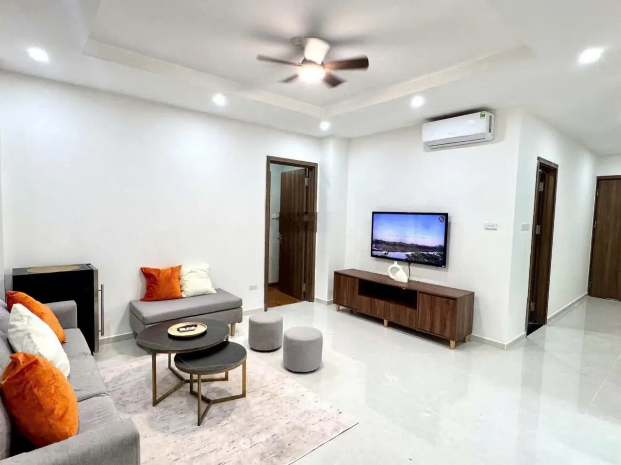 Cho thuê phòng trọ Việt Hưng - Gần BigC - Full nội thất. 50m2 - 5tr/tháng.