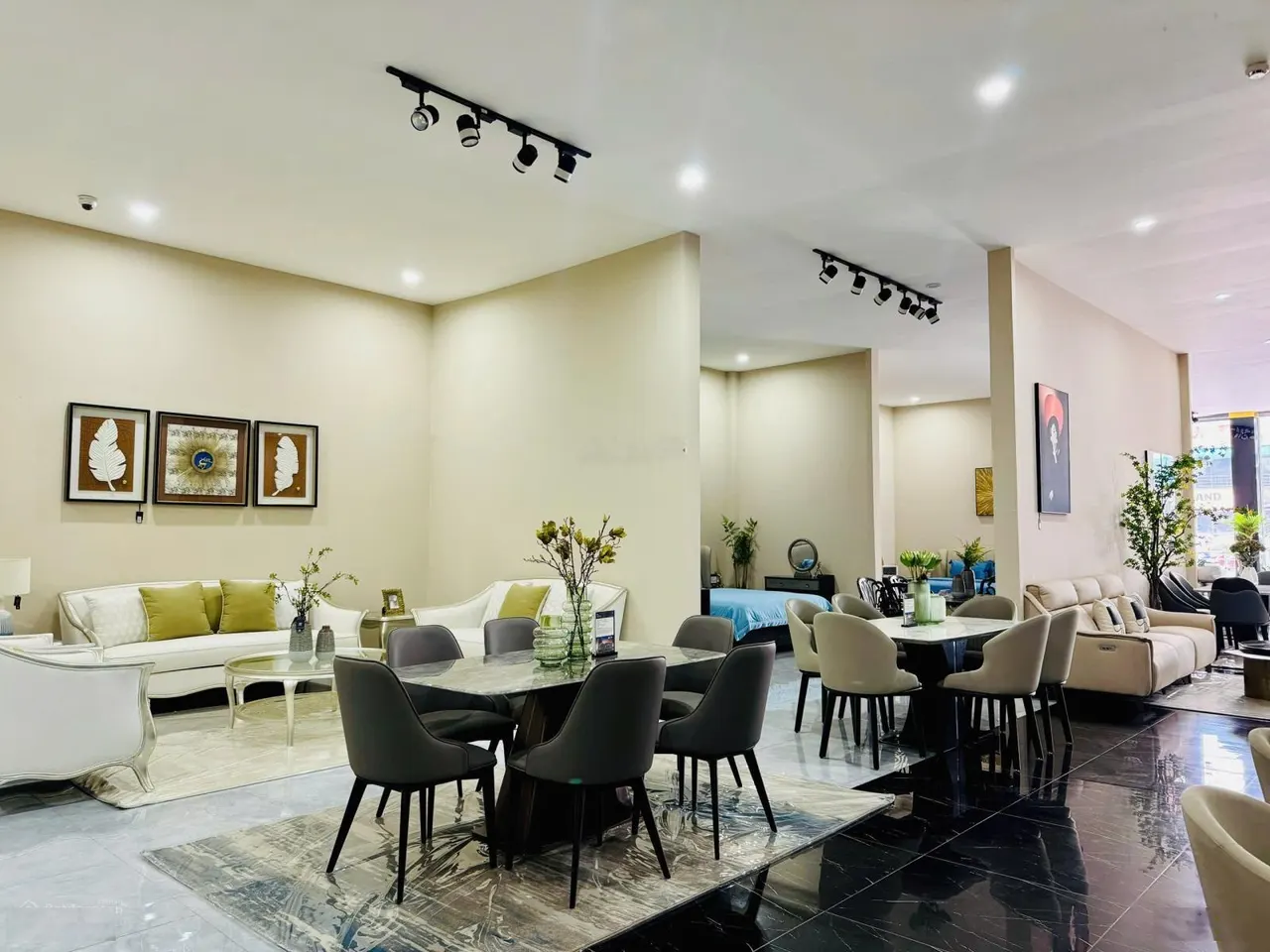 Cho thuê nhà mặt tiền 25m Đường Cộng Hòa Quận Tân Bình