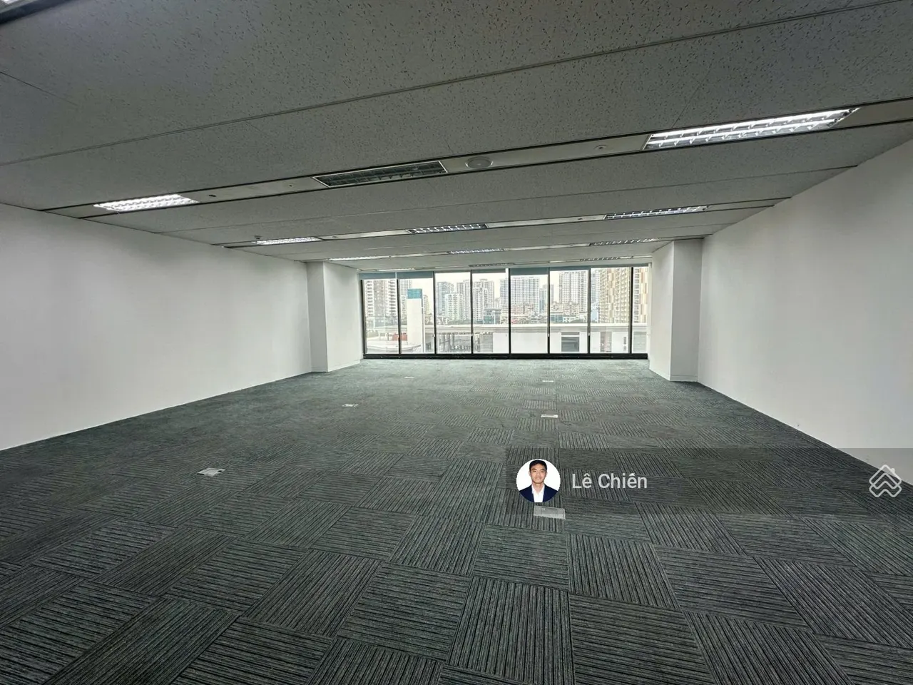 Chủ đầu tư cho thuê VP Charmvit Trần Duy Hưng 200m2, cắt nhỏ từ 80m2, sẵn nội thất đẹp hạng A