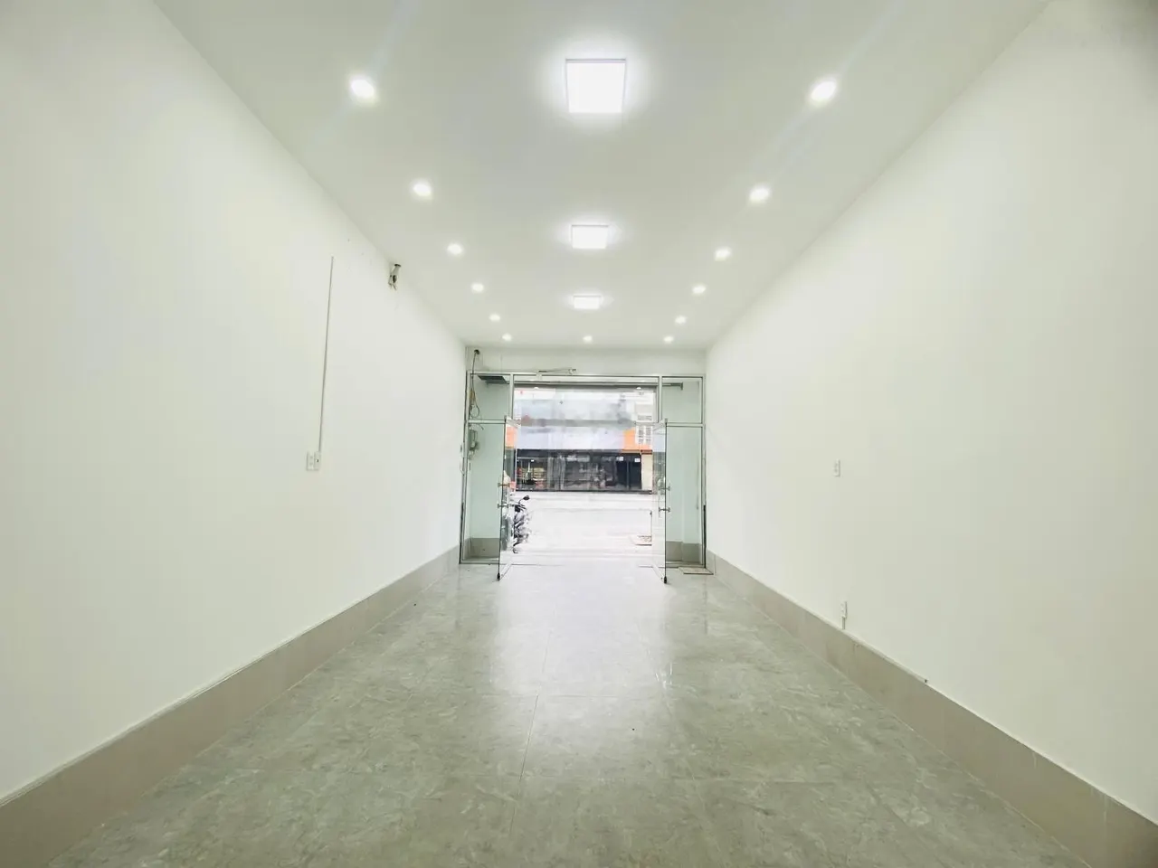 25 triệu/tháng - Nhà 1 trệt 3 lầu mặt tiền đường Võ Thị Sáu mới keng giá hời