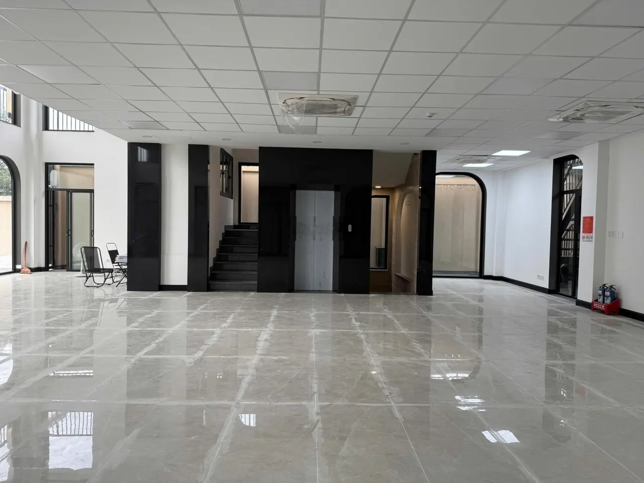 Cho thuê tòa VP khu Thạnh Mỹ Lợi. DT: 16,2x20m. Hầm 5lầu full sàn trống. DTSD ~1500m2. Giá 370tr/th