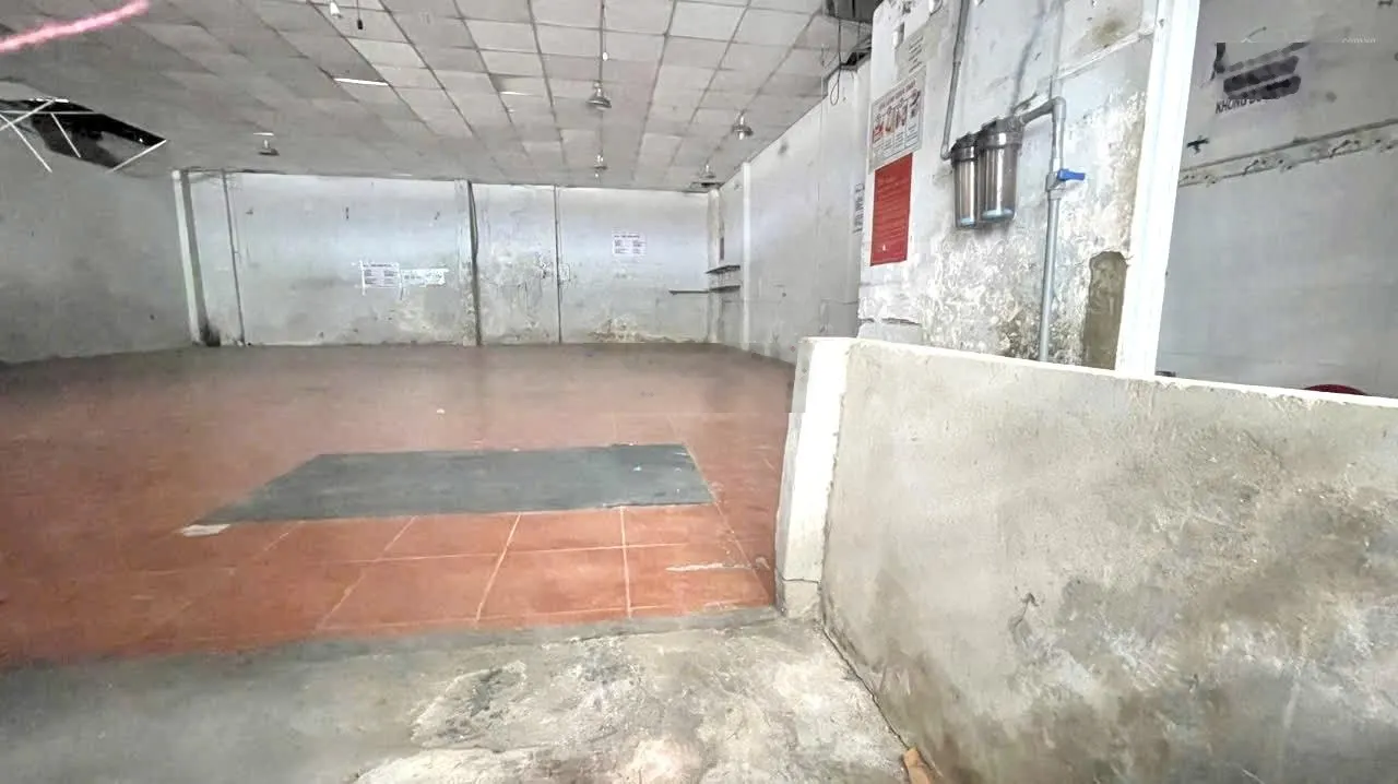 Cho thuê kho 400m2 góc 2MT hẻm xe tải Phạm Văn Bạch