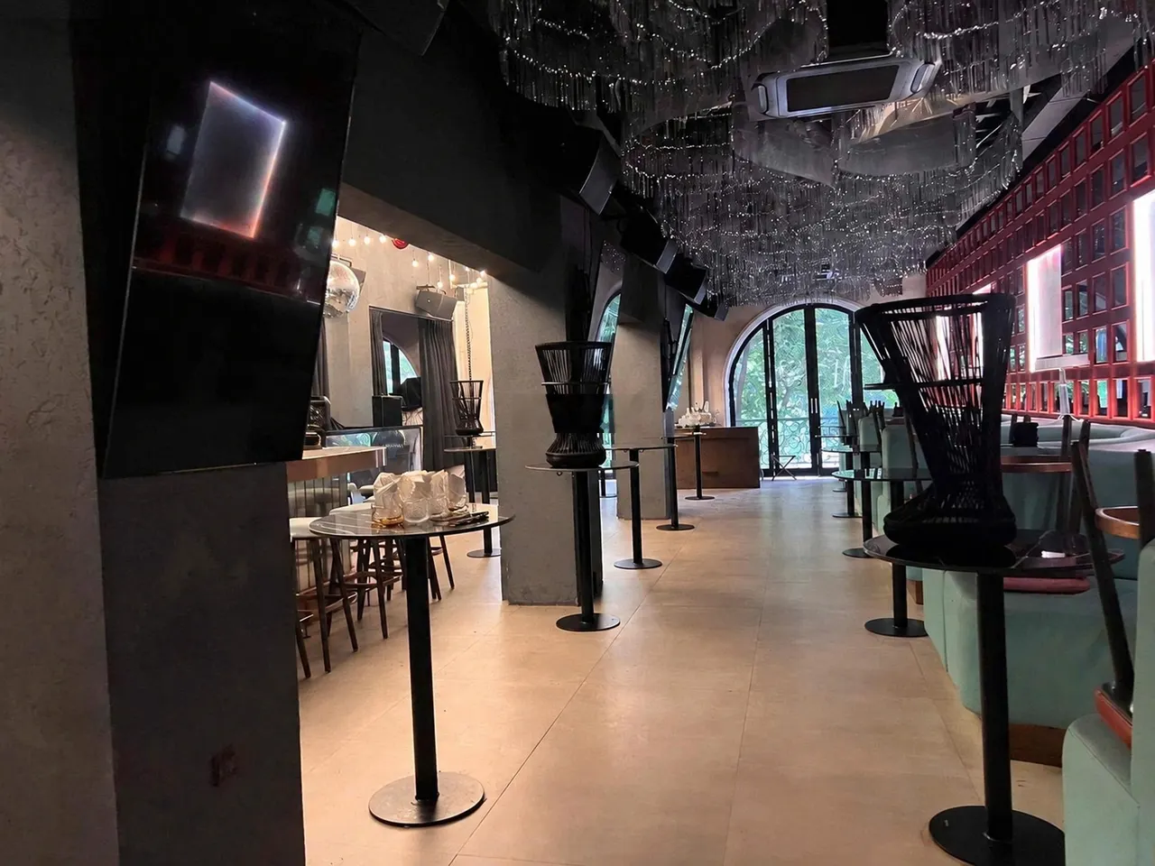 Siêu hiếm, cho thuê mặt bằng Đường Nguyễn Huệ Quận 1 - 400m2 phù hợp F&B