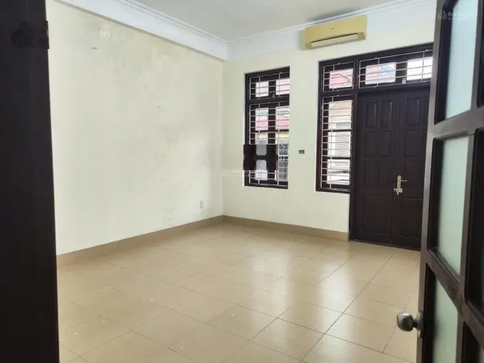 Cho thuê nhà 5 tầng ở Hồ Tùng Mậu, oto đỗ tránh, full điều hòa.