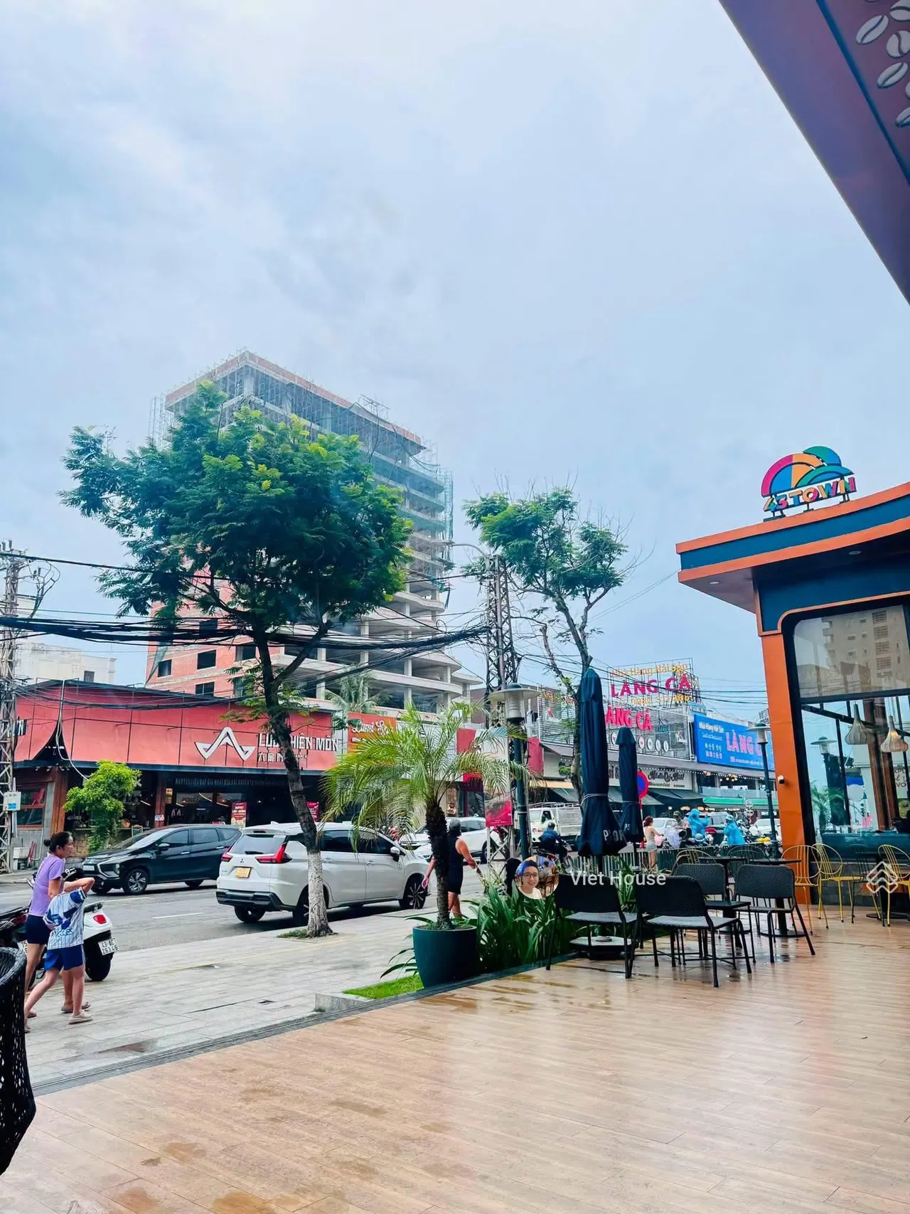 Viet House - Cho thuê nhà Trần Bạch Đằng - 400 m2 - Ngang 15 m - Đối diện Mường Thanh - 250 tr/th