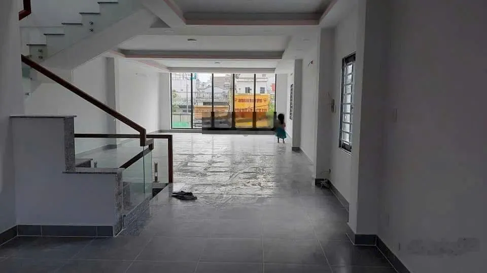 Cho thuê nhà MT Quang Trung, DT: 7,5m x 28m, 1 trệt, 2 lầu, Gò Vấp