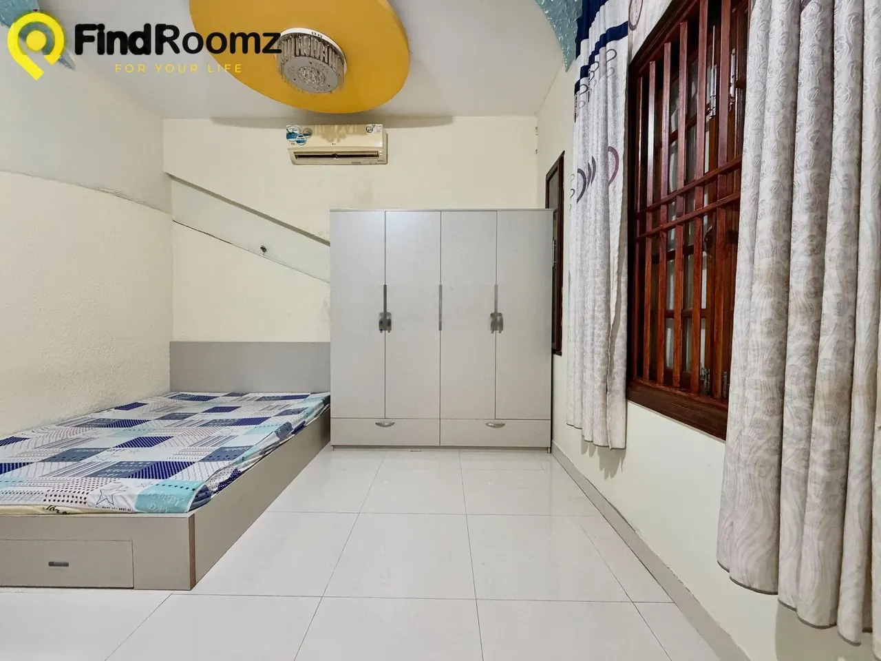 Cho thuê 3PN ban công (sẵn 3 Máy Lạnh, Giường, Tủ Áo) ngay Công Viên Làng Hoa