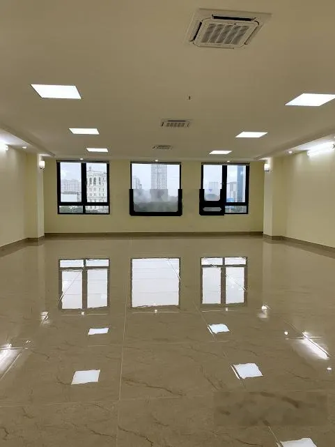 Cho thuê siêu tòa nhà mặt phố Mỹ Đình, DT 220m2 * 7T + 1 tum + 1 hầm, thông sàn, KD chất. Giá 230tr