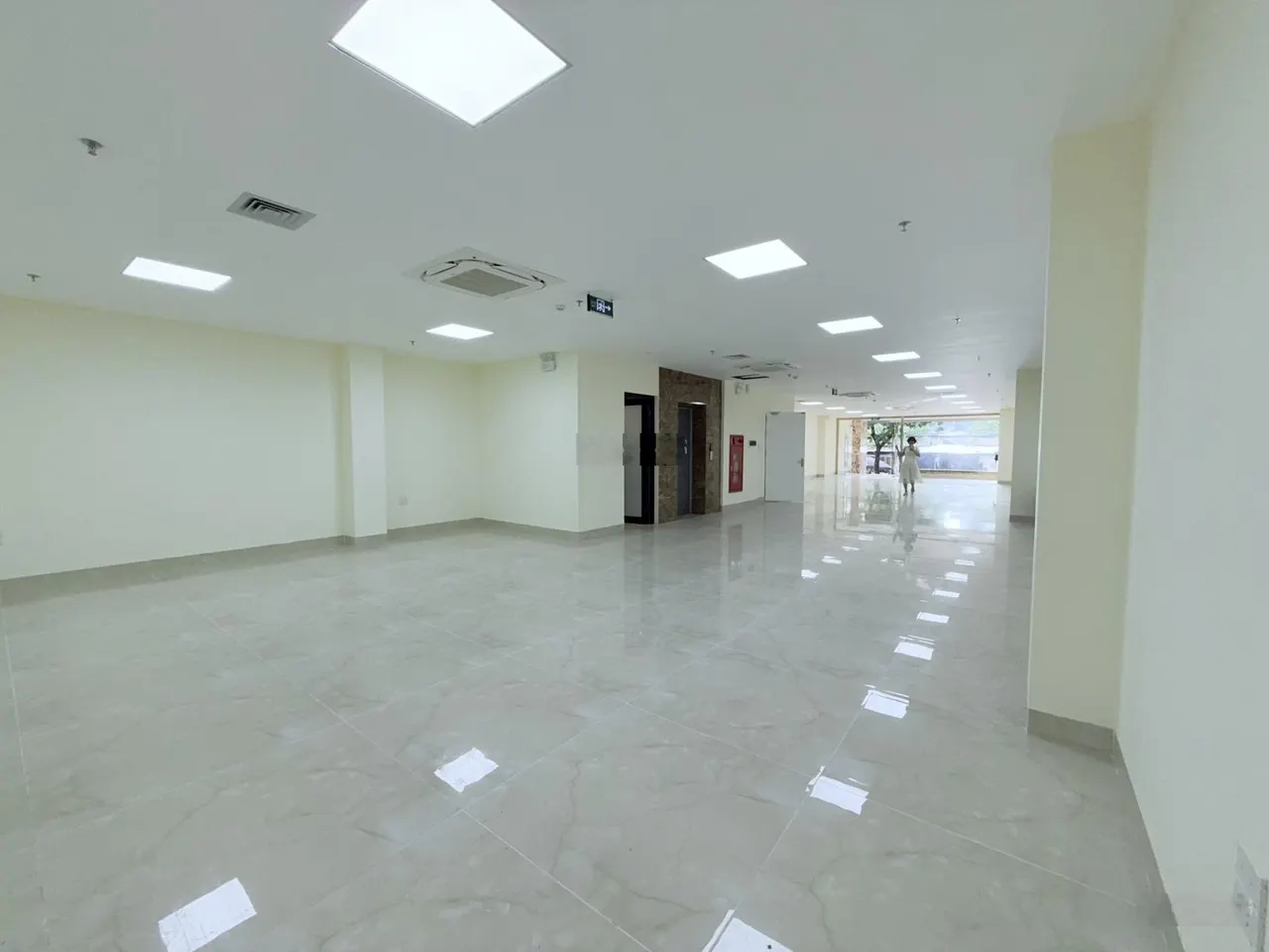 Cho thuê Võ Chí Công, 250m2, 10 tầng, MT 8m, nhà mới, PCCC