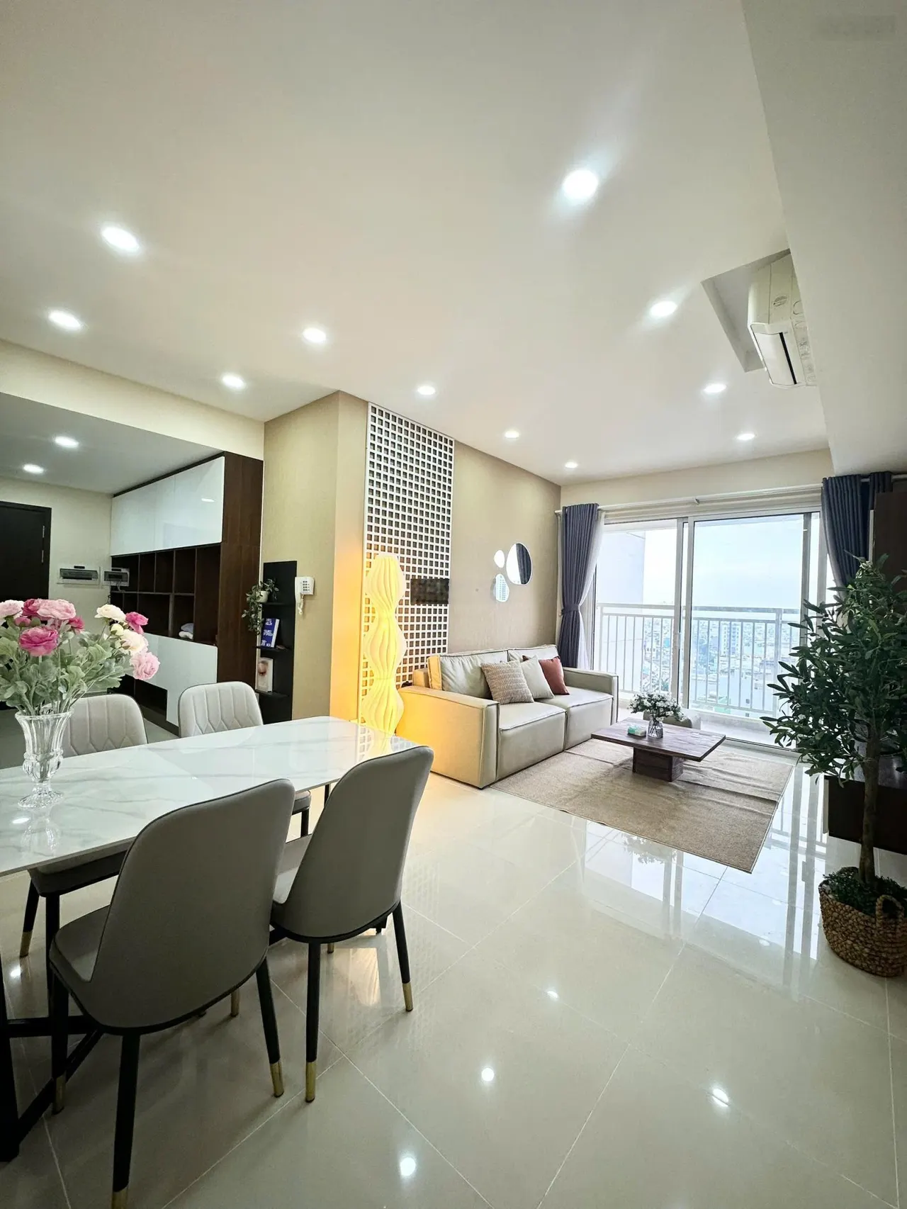 Cho thuê CC Kingston Residence, Phú Nhuận -D 83m2, 2PN, 2Wc gía tốt 17 triệu LH 090••••56 A.Khoa