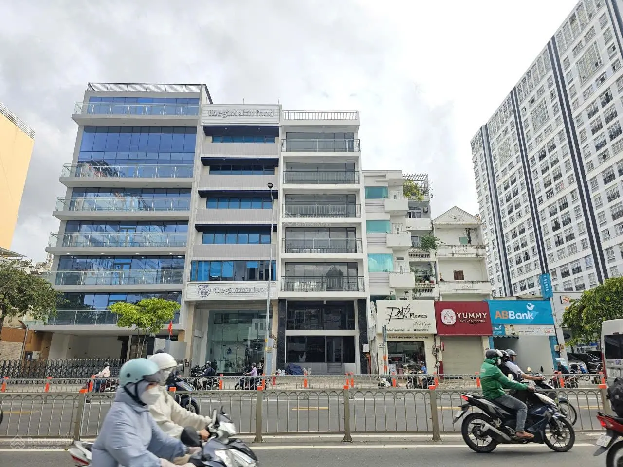 Building 1500m2 2 mặt tiền 135 Cộng Hòa 8x30m hầm 7 lầu thang máy PCCC