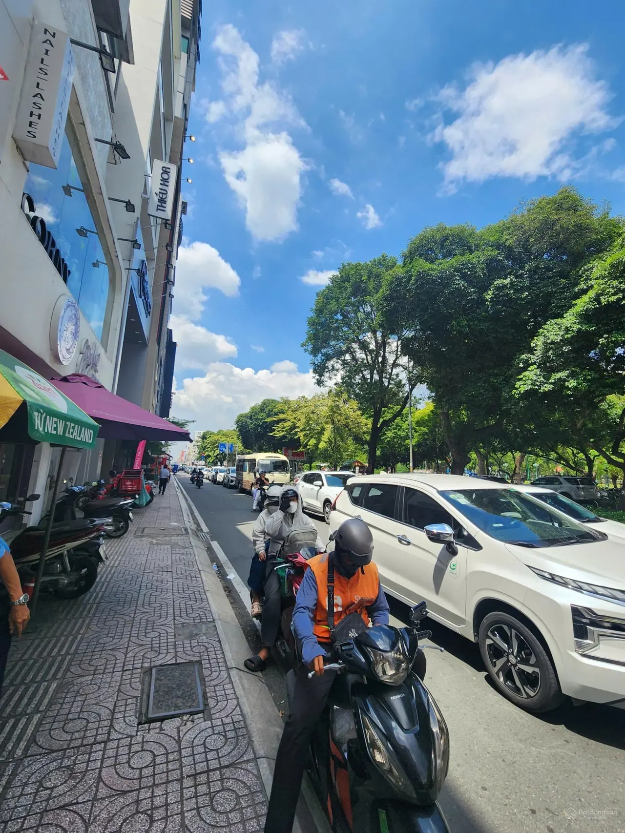 Cho thuê tòa nhà mặt tiền 215A-215B Hai Bà Trưng, phường Võ Thị Sáu, 7.3m x 24m, 3 tầng