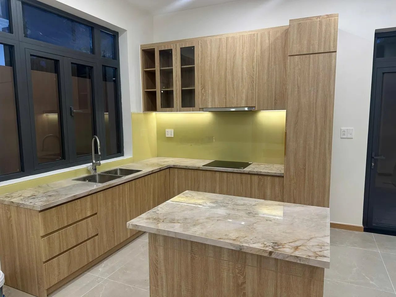 Nhà mới cho thuê phù hợp làm VP, trệt 2 lầu, NTCB, giá 35tr/tháng