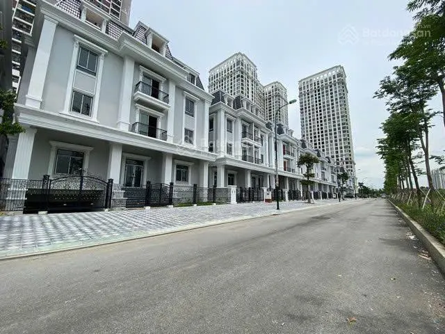 Cho thuê Biệt thự phố Thợ Nhuộm, DT 500m2, Nhà 150m2 x 3 Tầng, MT 12M, Sân Vườn đẹp, VIP