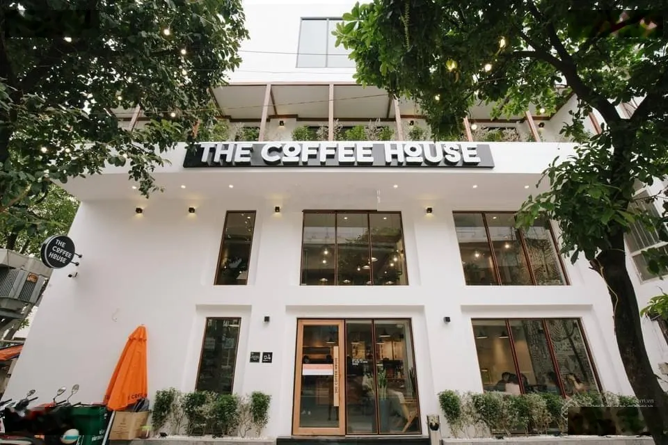 Cho thuê nhà MP Phan Chu Trinh, 70m2 x 4 tầng, MT 9.5m, lô góc vị trí đẹp, KD sang trọng