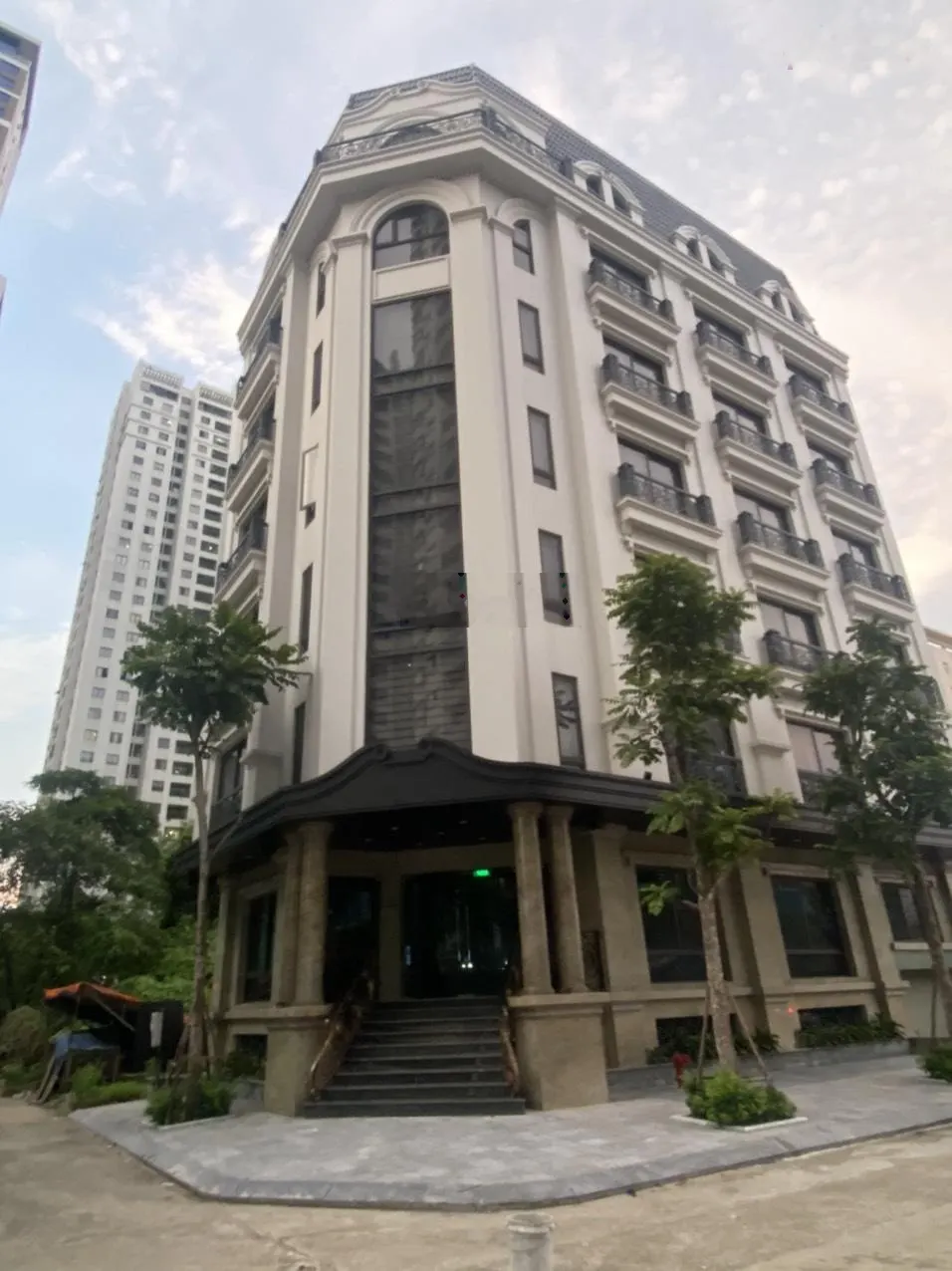 Cho thuê MBKD phố Hồ Tùng Mậu, 321m2 Diện tích, 40m Mặt tiền, Vị trí ngã tư đẹp, Thông sàn, PCCC