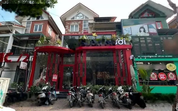 Cho thuê nhà mặt phố tại Nguyễn Khuyến, 200m2, view đẹp!