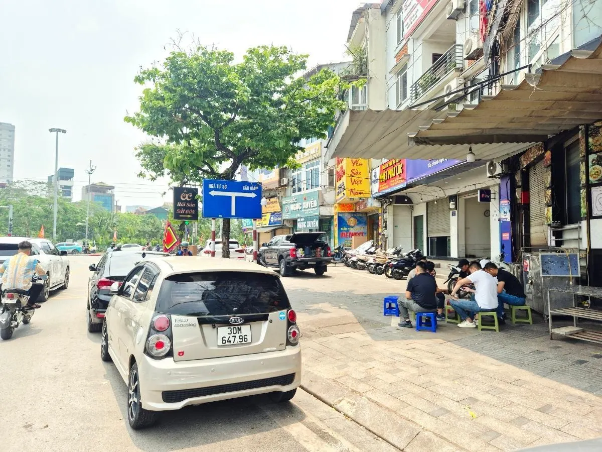 MBKD TT Đống Đa, kv nhiều nhà hàng nhiều toà Vp, vỉa hè rộng kd mọi mô hình. Dt 65m giá thuê 20tr