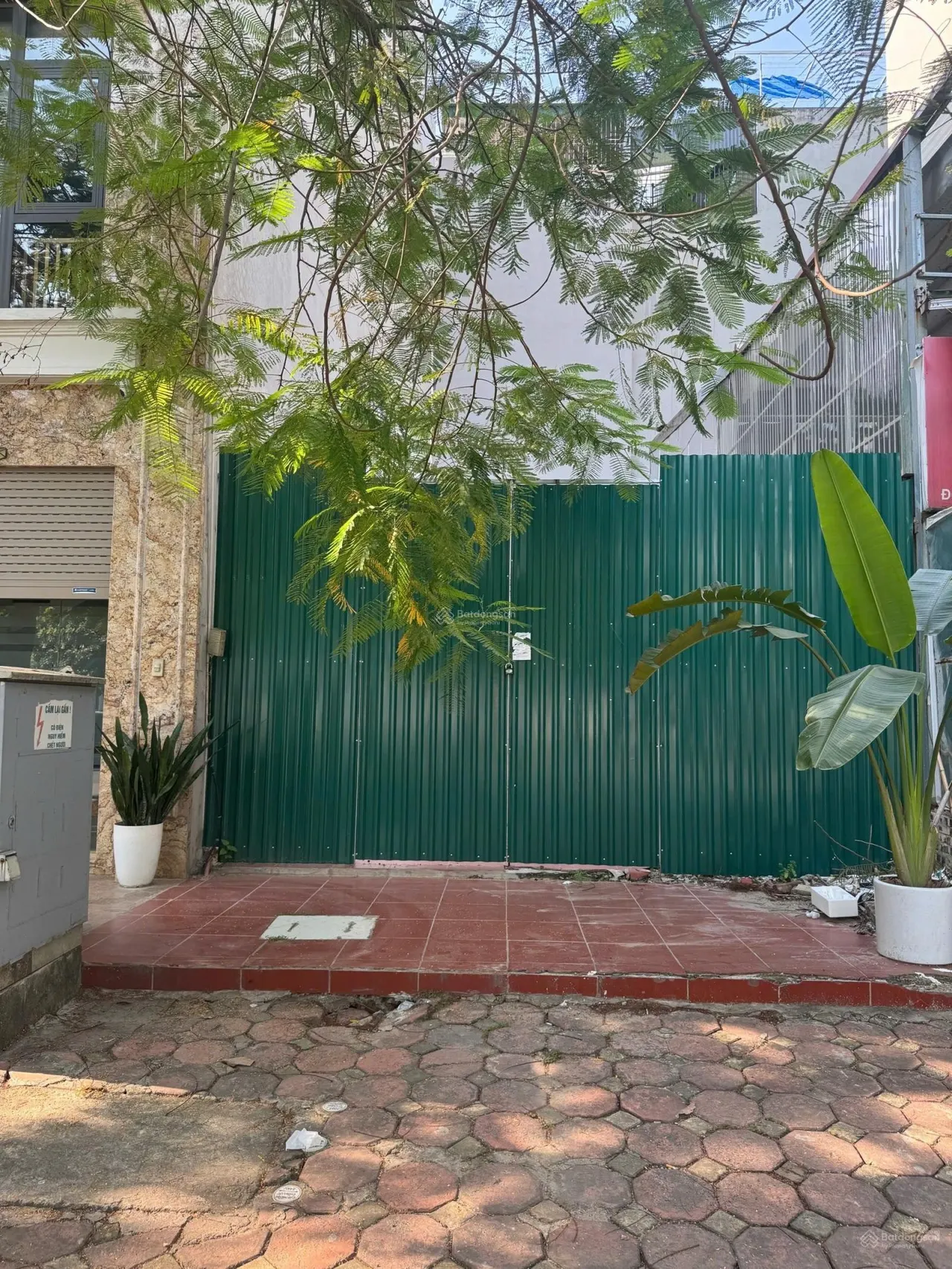 Cho thuê mặt bằng đất trống DT 90M2 - mặt phố Đào Đình Luyện - Việt Hưng - kinh doanh tấp nập