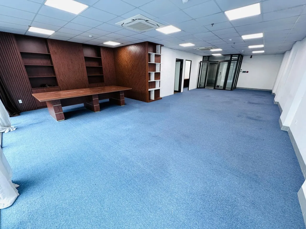 Cho thuê gấp văn phòng 135m2 tại 76 Trần Thái Tông - Giá 20 tr/tháng