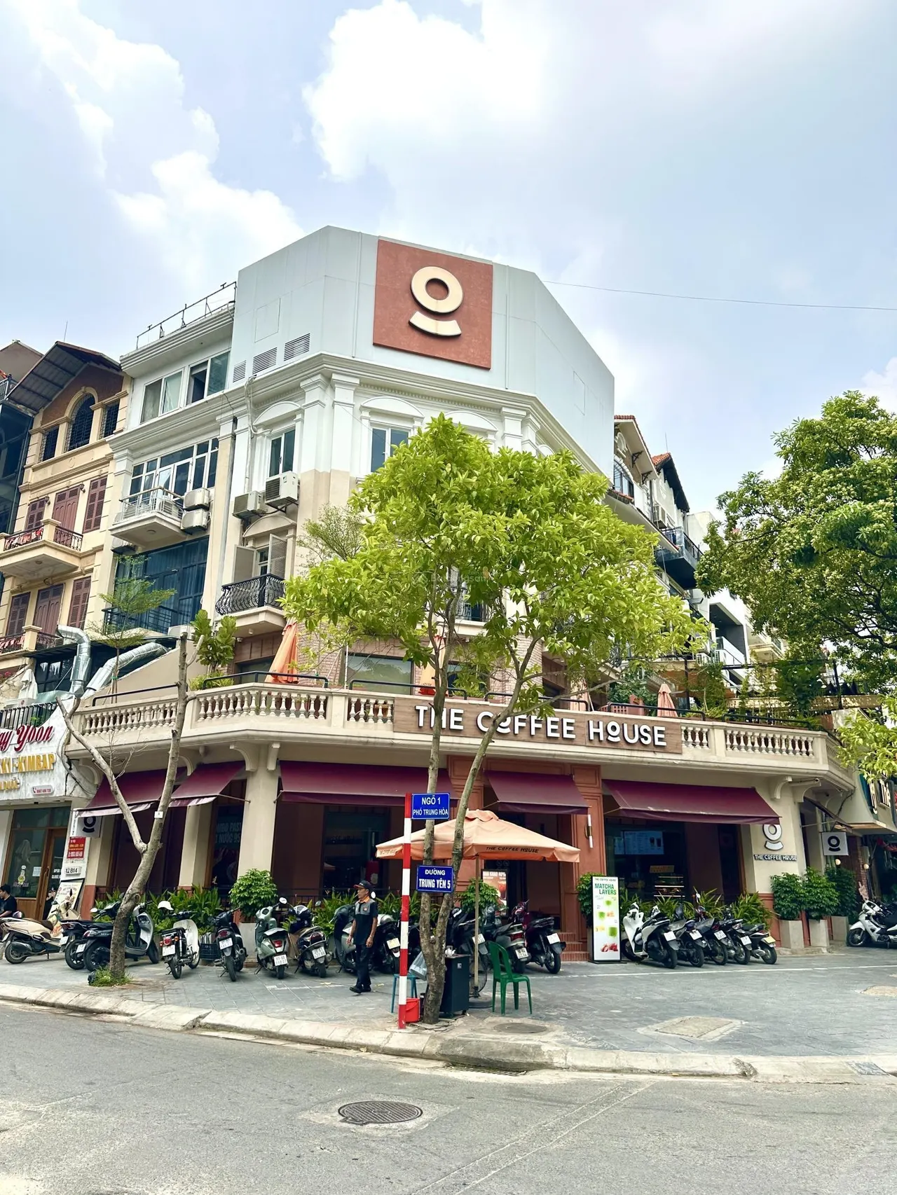 Chính chủ nhờ cho thuê nhà mặt phố Hoàng Đạo Thuý.Diện tích 350m2 x 3 tầng,mặt tiền 15m,giá 100tr