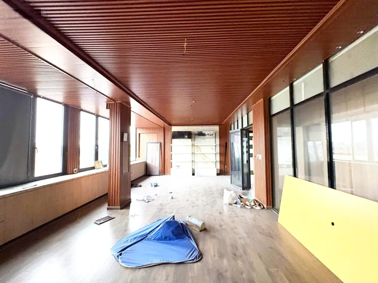 Giá siêu rẻ 7x - DT 9x17m - Nhà MT 403 Lê Đại Hành, quận 11 - Có thang máy, 6 tầng