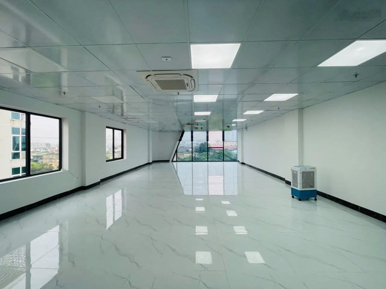 Chính chủ còn trống 1 Văn Phòng 100m2 tại Khuất Duy Tiến, Thanh Xuân cho thuê 15 triệu view thoáng