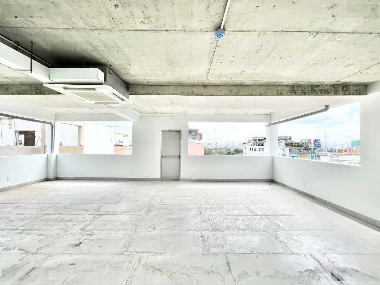 Cho thuê nhà mặt tiền đường Tú Xương, Phường 7, Quận 3. DT: 10x30m hầm 6 lầu DTSD: 1.800m2