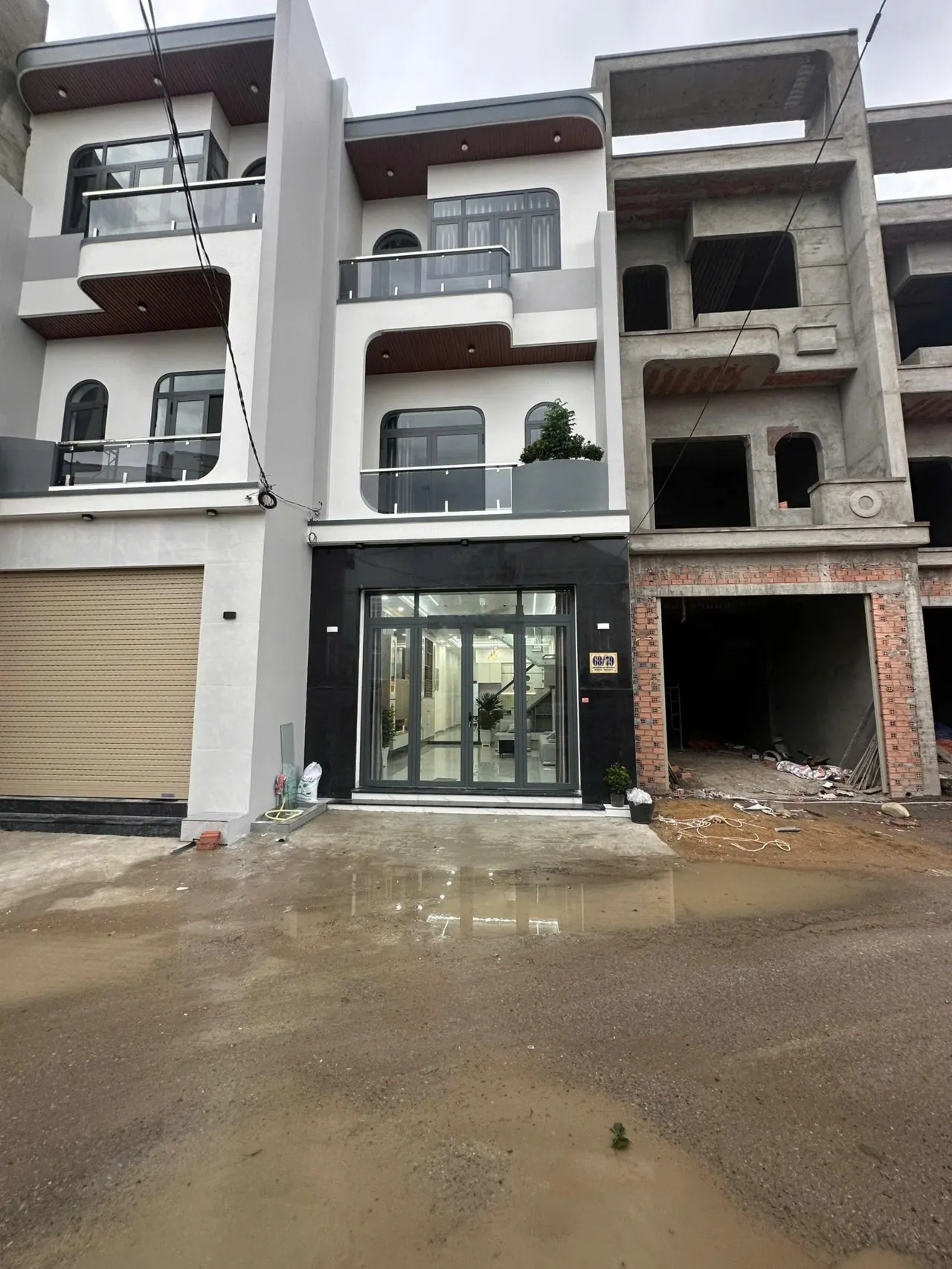 Nhà xây mới hoàn công vị trí 2 Hoàng Minh Chánh 2 lầu giá 4,8 tỷ dọn vào ở ngay giá cực tốt