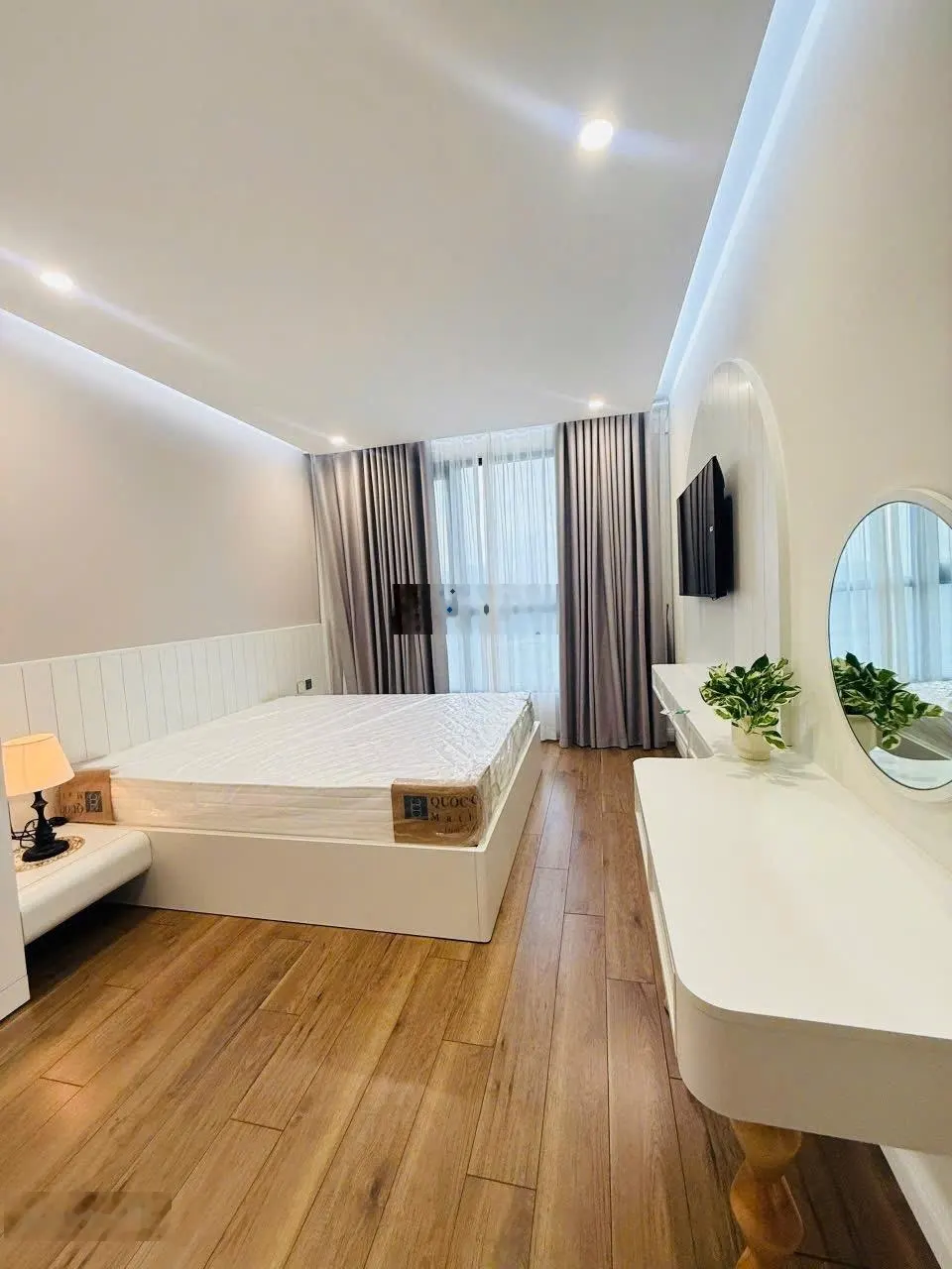 Cho thuê CC 2PN tại 6th Element Nguyễn Văn Huyên. Giá chỉ 14tr/th, có slot ô tô