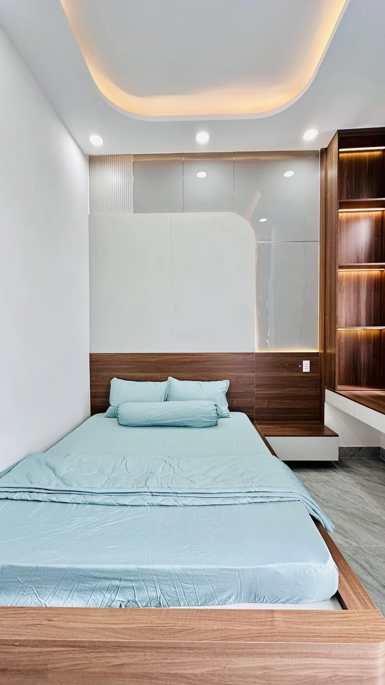 Bán nhà riêng tại Tô Ngọc Vân, 5,25 tỷ, 54m2, pháp lý đầy đủ, nội thất đầy đủ, 3PN, 4WC