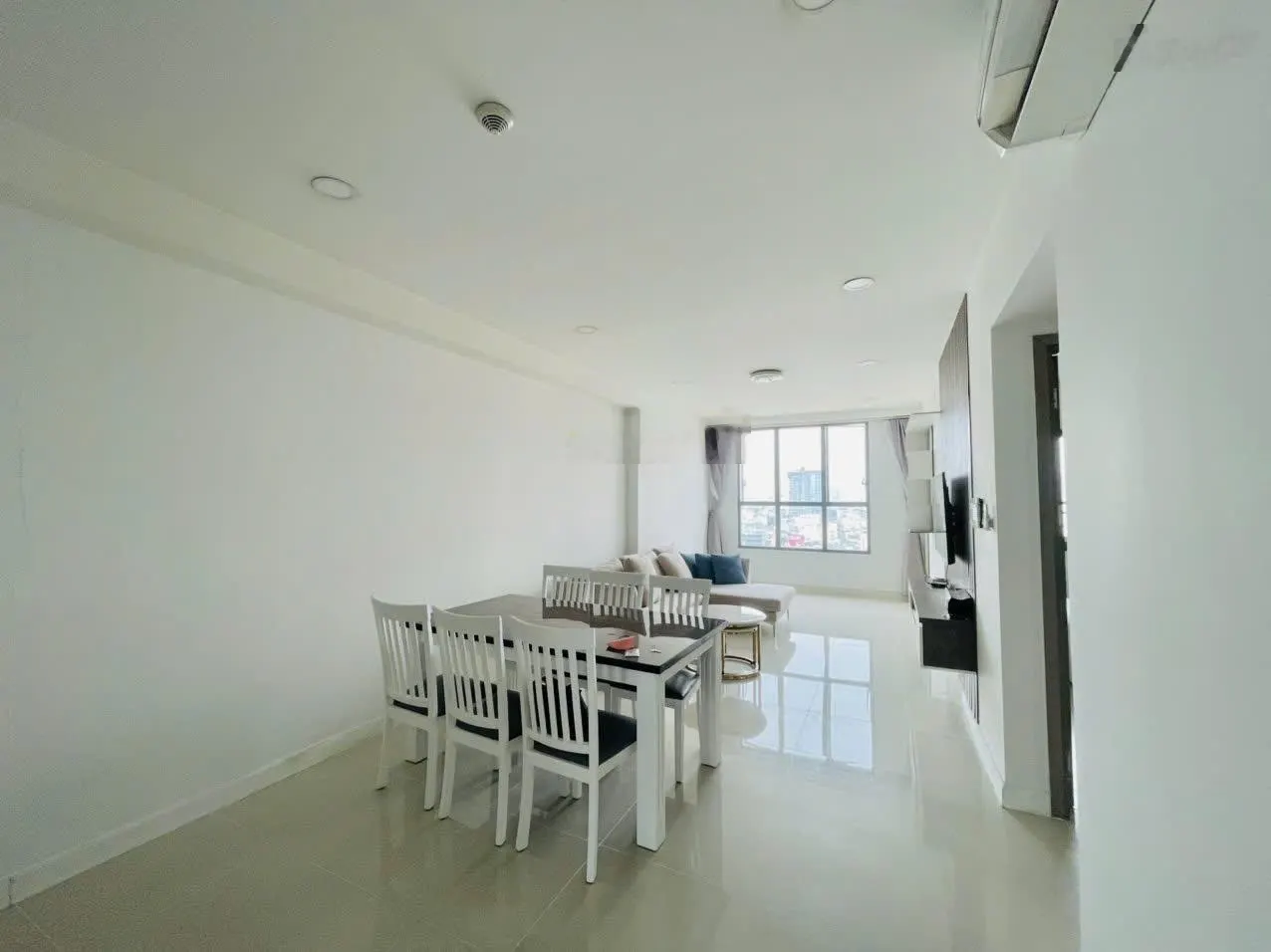 Cho thuê căn hộ ICON 56, 92m2, 3 phòng ngủ full NT. Giá tốt 22tr nhận nhà ngay. LH: 093••••80