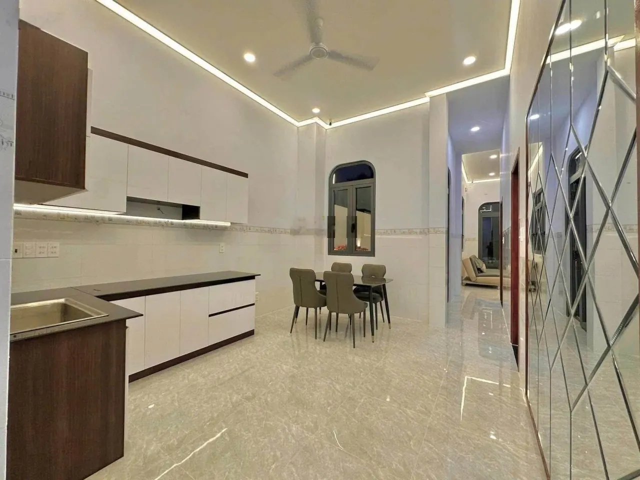 Anh em cần bán căn nhà cấp 4 sân vườn cực chill giá chỉ 1 tỷ 190 triệu ngay cây xăng Thạnh Phú