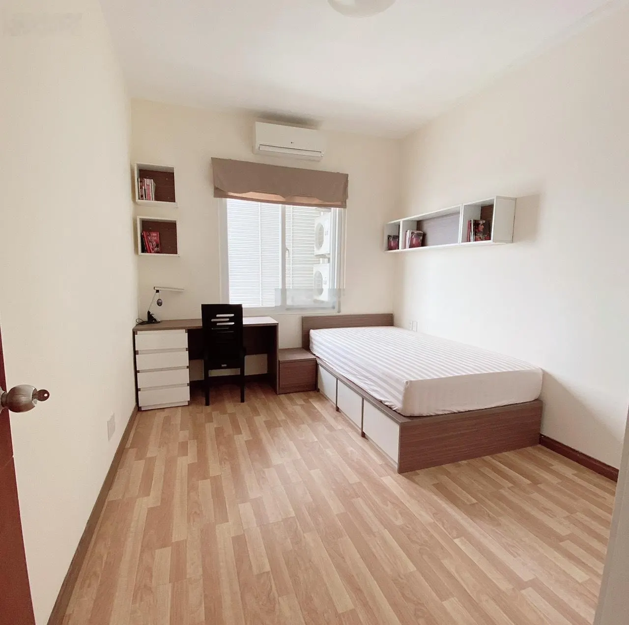 Cho thuê căn hộ The Morning Star, 3 phòng nội thất đầy đủ nhà đẹp giá 15 triệu/tháng. LH 090••••15