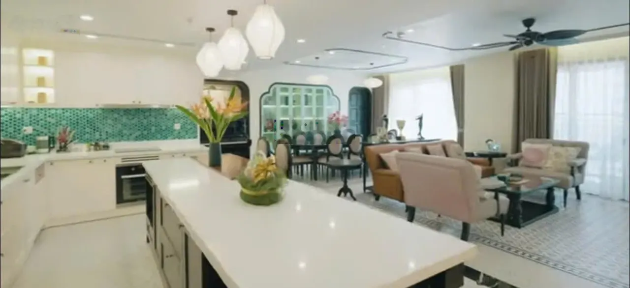 Chính chủ cho thuê căn hộ Dleroi Soleil 234m full nội thất tầng cao view toàn cảnh Hồ Tây 70 triệu