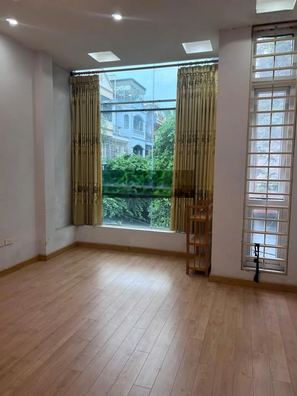 Đường 3 ô tô + vỉa hè, nhà 4 tầng x 55m2 cực đẹp, văn phòng + ở thì quá đẹp