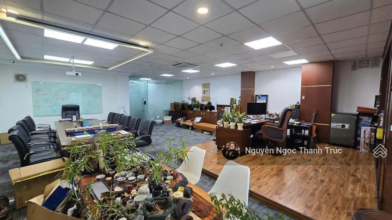 Cho thuê tòa nhà Hoàng Việt, Tân Bình DT 9x22m trệt + 6 lầu 120 triệu/tháng