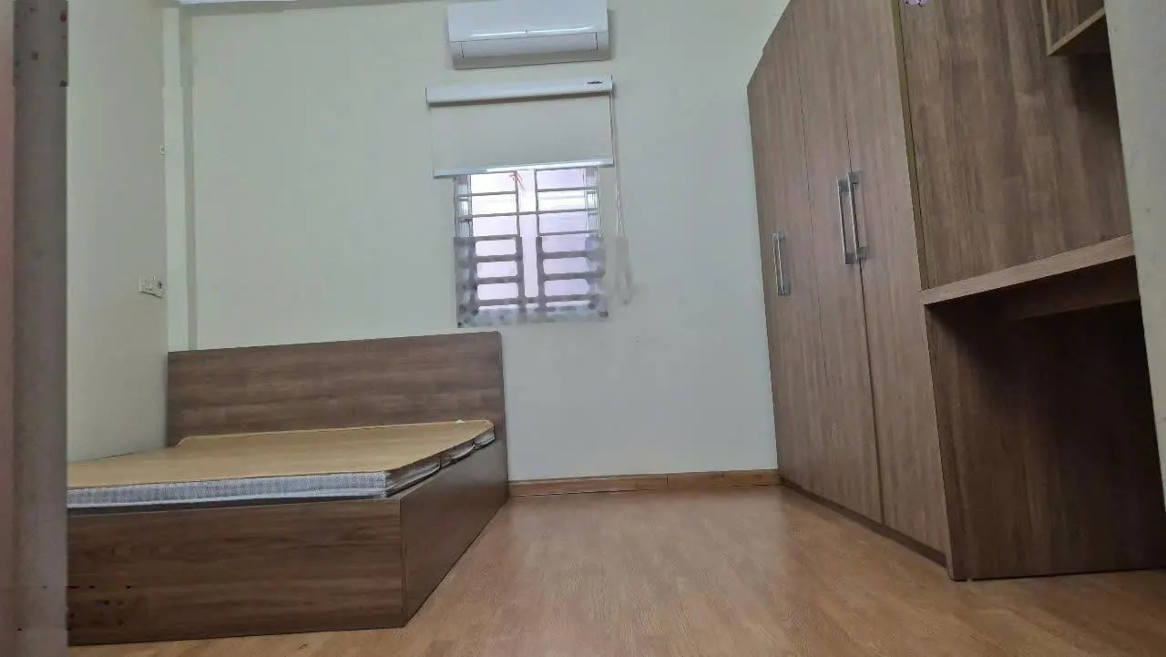 Hiếm - Cho thuê nhà Nguyễn Văn Cừ - 48m2 x 4 tầng - 4PN - Ô tô đỗ cửa ngày đêm.