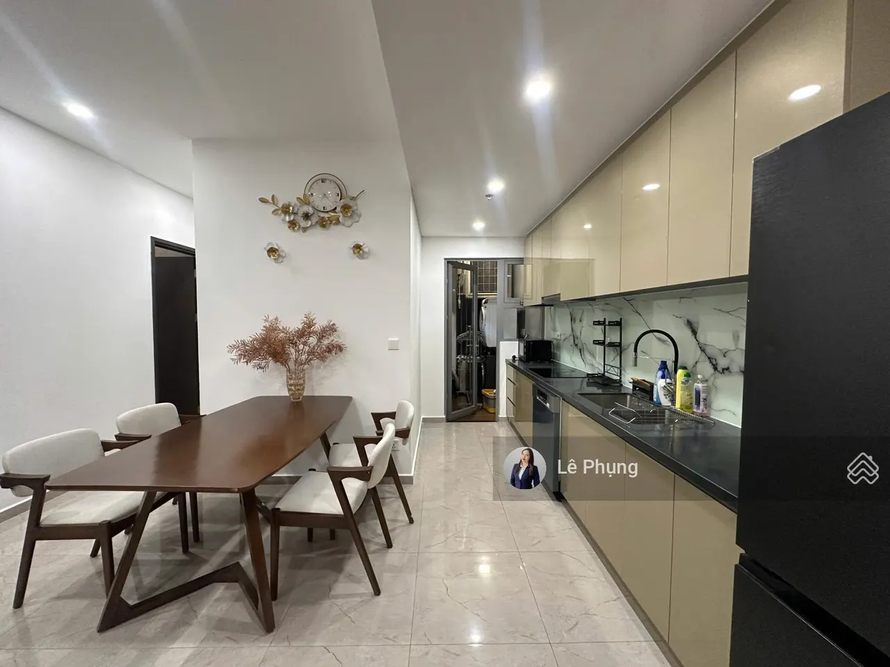 Cho thuê căn hộ cao cấp: 2PN, 1PLV, 2WC, 105m2, đầy đủ nội thất, tầng cao view đẹp - Celesta Rise