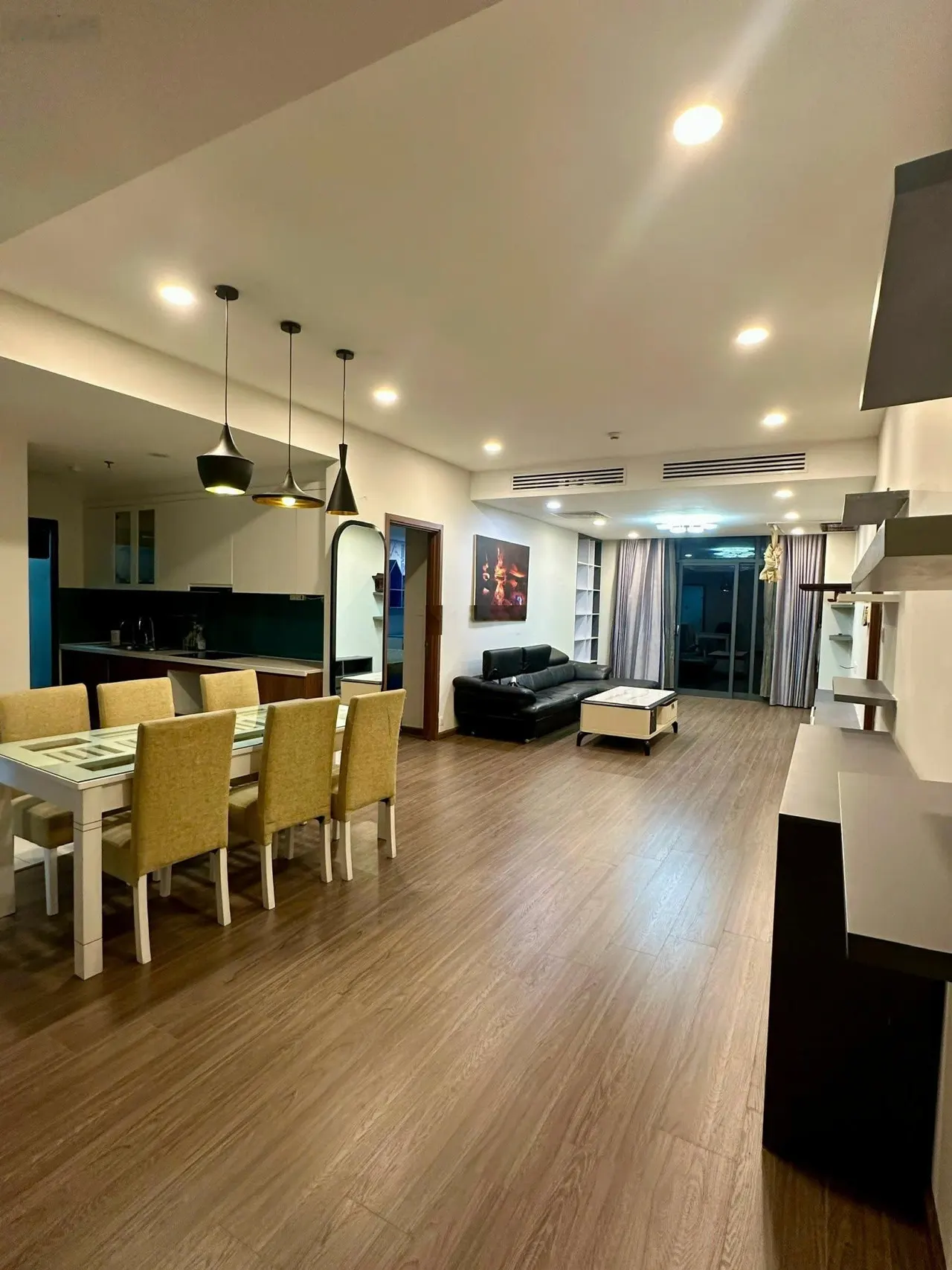 Siêu HOT - Discovery - Cầu Giấy cho thuê căn hộ giá 21tr/th 150m2 3PN full đồ nhà đẹp 097••••98