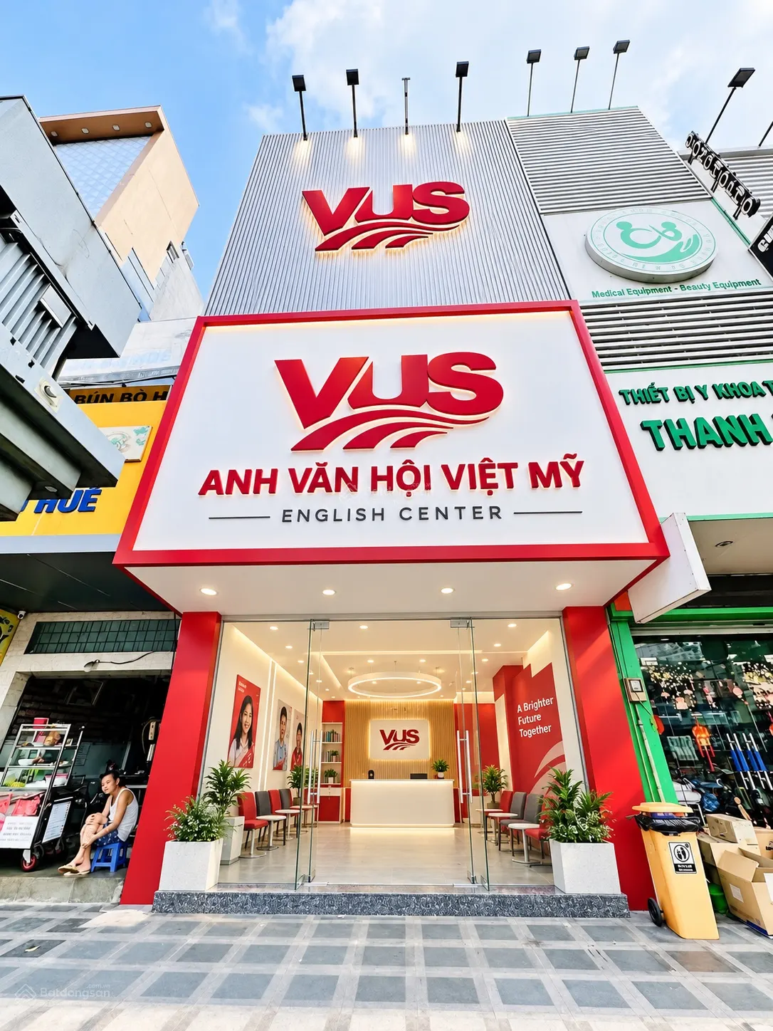 Cho thuê nguyên căn đường 3/2 - Quận 10, trệt 3 tầng DTSD ~350m2