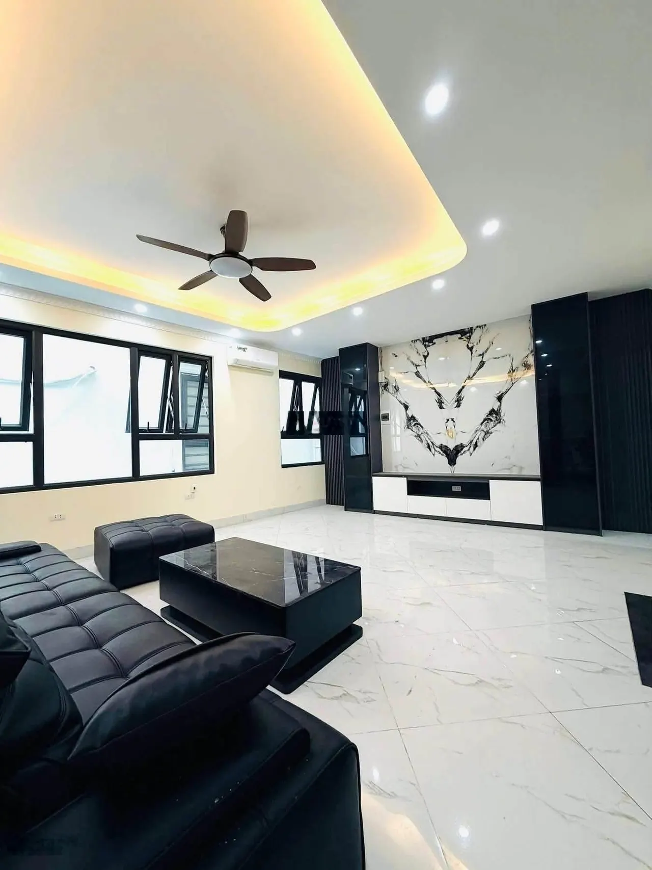Cho thuê nhà Bồ Đề Long Biên thang máy gần cầu Chương Dương nội thất đầy đủ 3 phòng ngủ