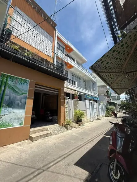Bán nhà 3 tầng hẻm Máy Nước, Phước Tân, Nha Trang, giá 4,8 tỷ