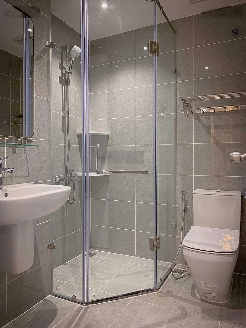 Cần cho thuê căn hộ CC Asiana Capella Quận 6. DT 70m2 2PN - 2WC. Giá 10tr/th LH: 093••••10Tài)