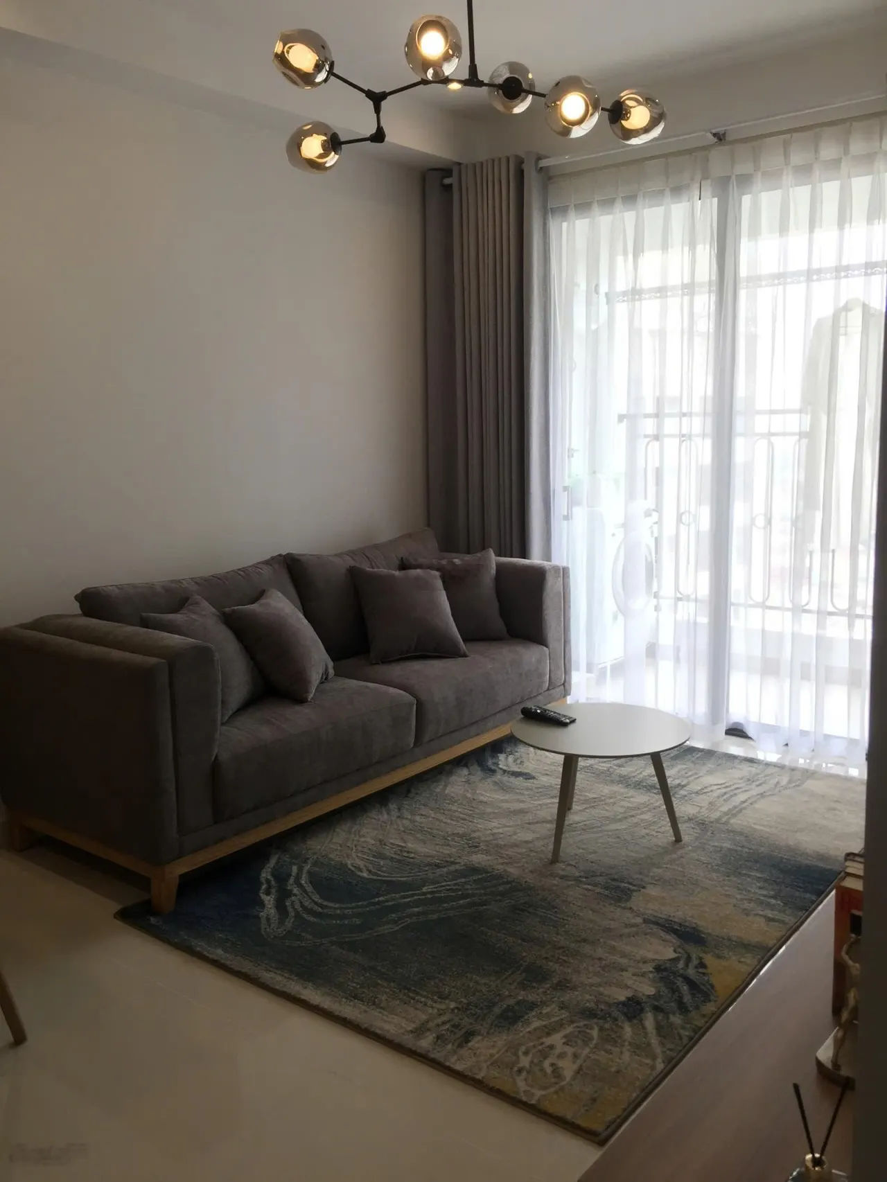 Saigon Royal - 2 PN 1 WC - 60m2 - Full nội thất - 19 triệu. Xem nhà 093••••11