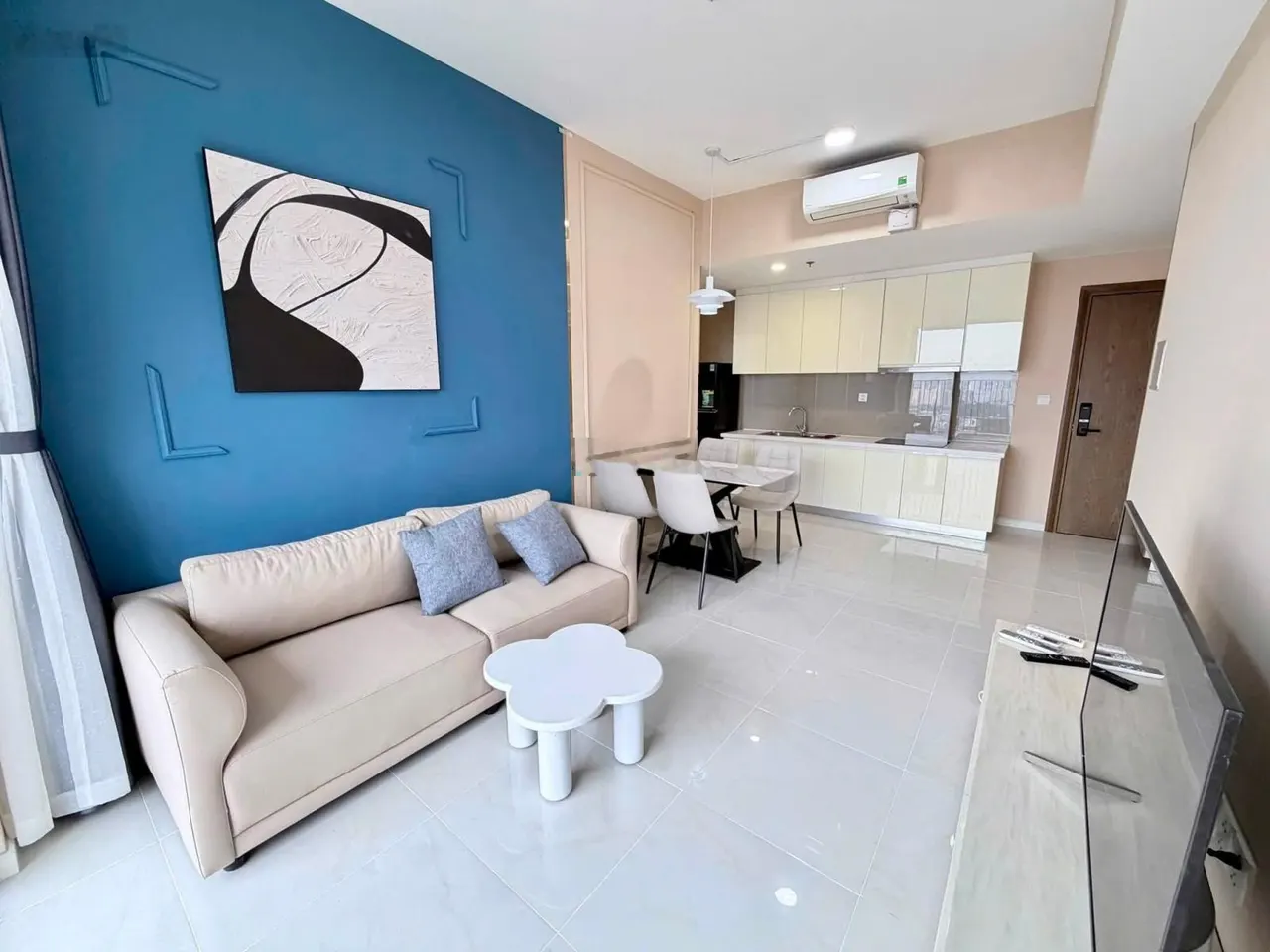 2PN 2WC nội thất mới, lầu cao view đẹp, trống sẵn vào ngay