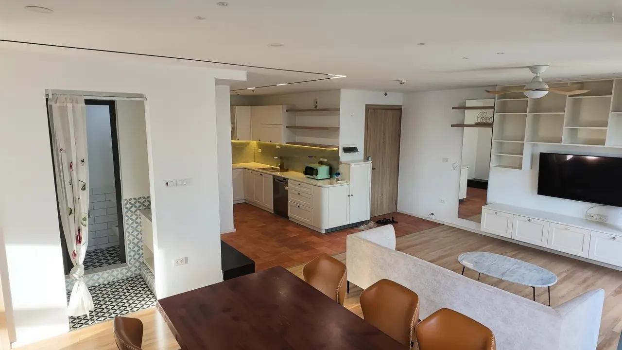 Cho thuê nhà Tây Hồ view sông Hồng căn góc yên tĩnh nhiều ánh sáng 1 phòng ngủ rộng