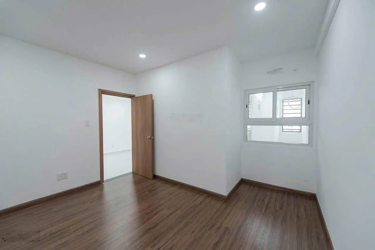 Cho thuê căn hộ siêu rẻ, siêu rộng 85m2 ở 4 - 5 người - cuối Võ Văn Kiệt & QL1A ngay Hồ Học Lãm