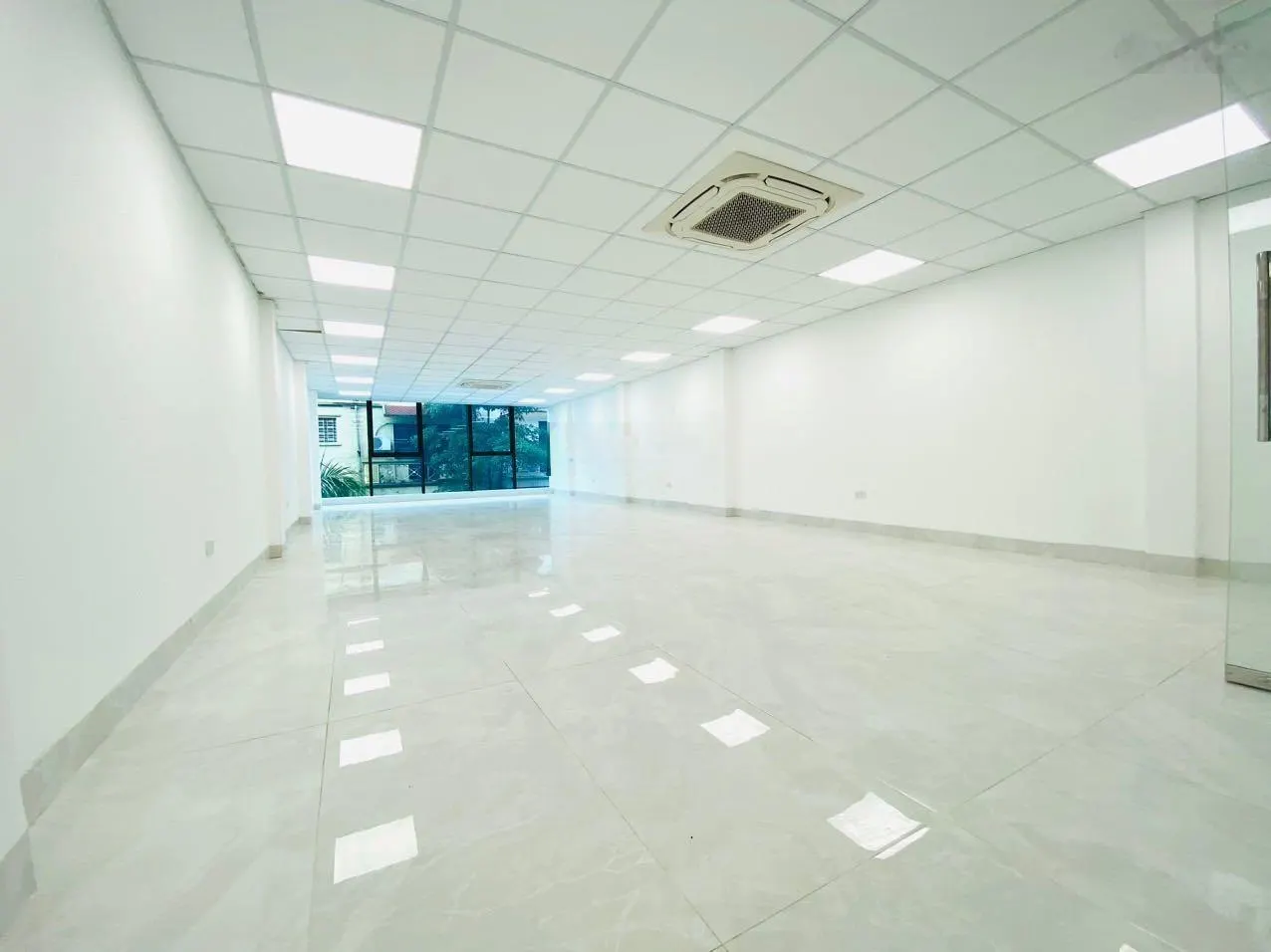Cho thuê tòa nhà mới toanh trung tâm Cầu Giấy: 100m2 - 6 tầng - mặt tiền 8m, thang máy to, PCCC